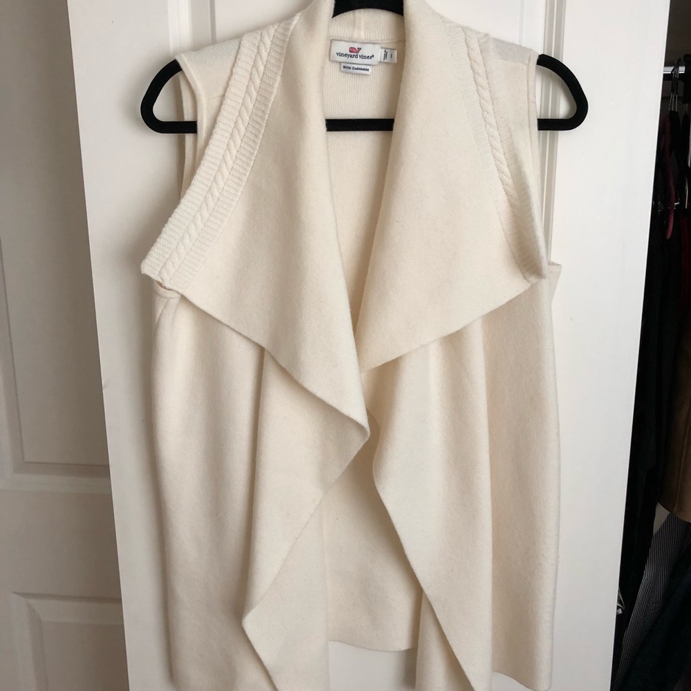 Adorable Vineyard Vines cashmere blend vest
